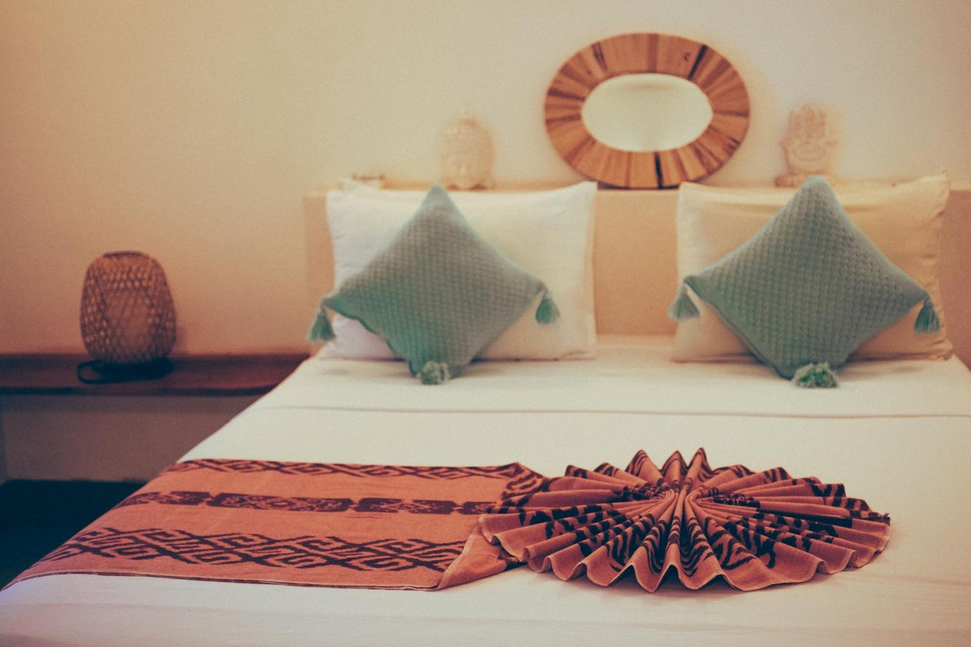The Barefoot Blondie Village Hotel