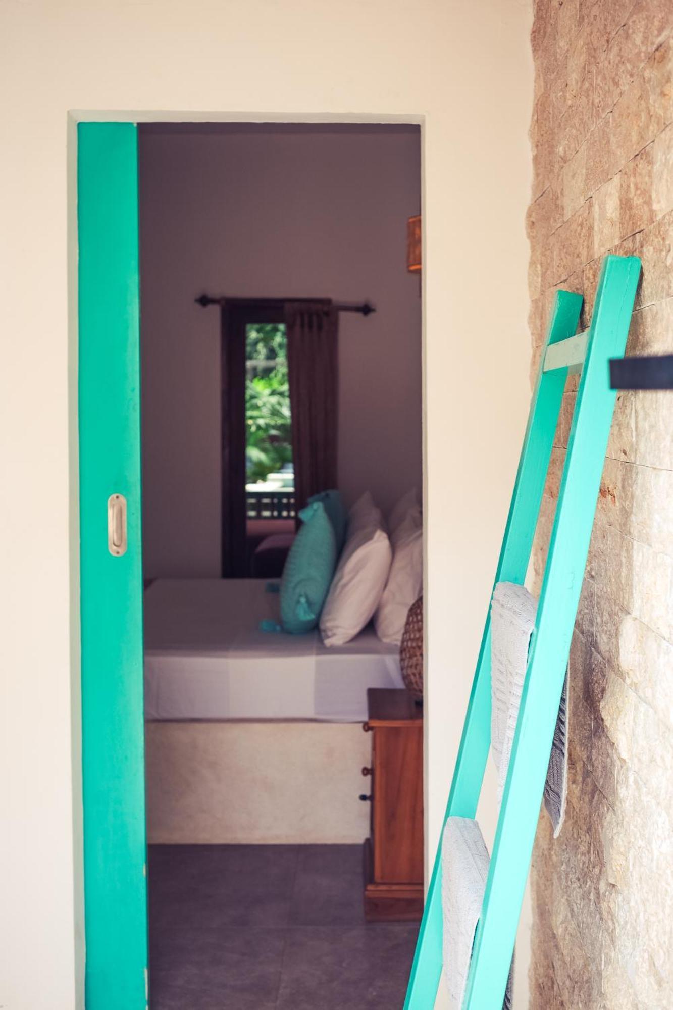 The Barefoot Blondie Village 3* Gili Air