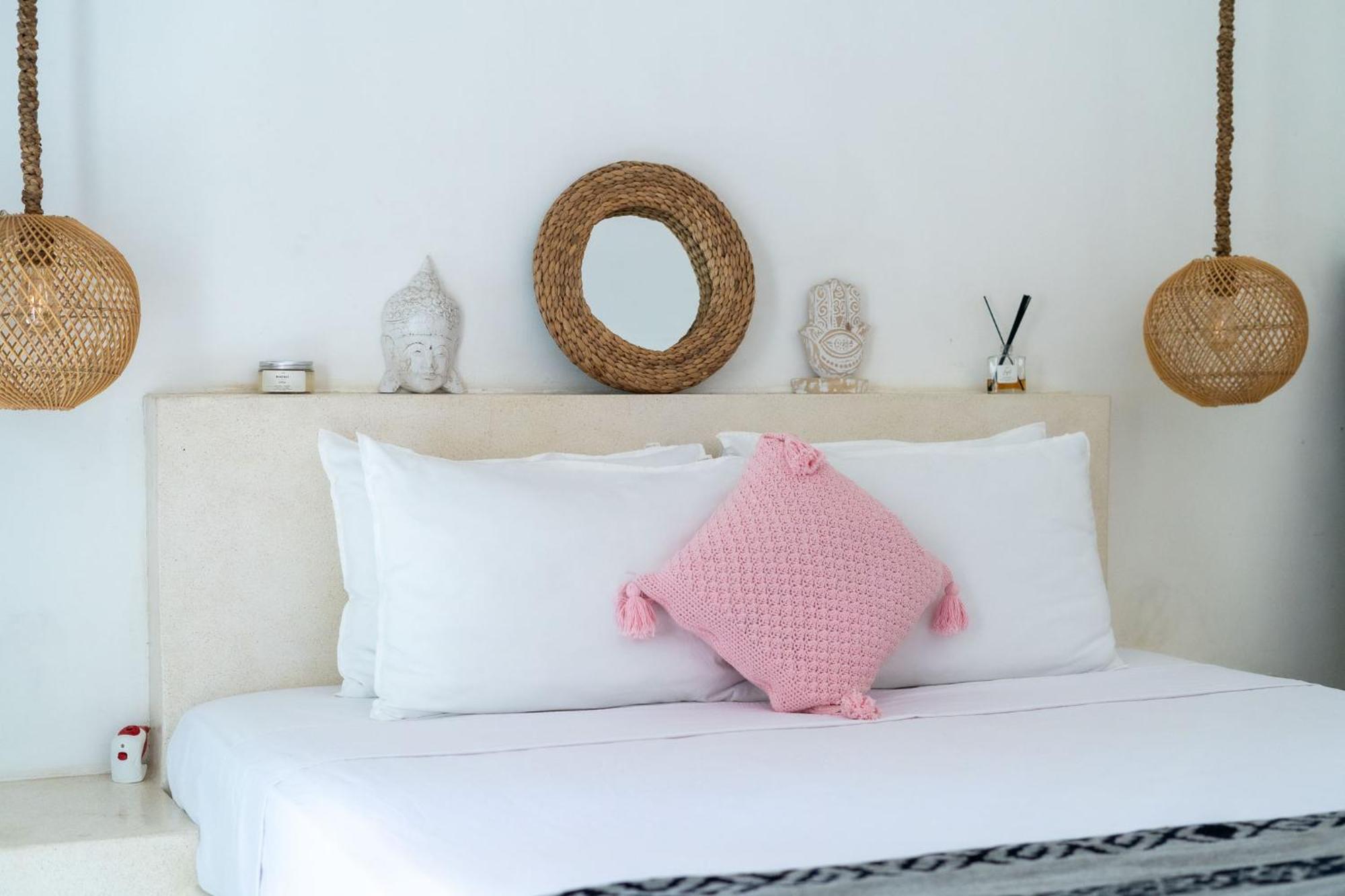 The Barefoot Blondie Village Hotel 3*